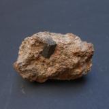 Cordierita<br />Saint-Pardoux, Menat, Riom, Departamento Puy-de-Dôme, Auvergne-Rhône-Alpes, Francia<br />5,5 x 4 x 3,5 cm<br /> (Autor: Antonio Alcaide)