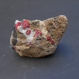 Cinabrio<br />Mina Escarlati, Puerto de las Señales, Maraña, Comarca Montaña Oriental, León, Castilla y León, España<br />6 x 6 x 3 cm<br /> (Autor: Antonio Alcaide)