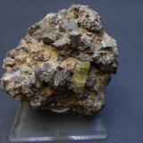 Fluorapatito y Hornblenda (Grupo)<br />Zona Imilchil, Anti-Atlas, Provincia Er Rachidia, Región Drâa-Tafilalet, Marruecos<br />6 x 5,5 x 4 cm<br /> (Autor: Antonio Alcaide)