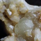 Calcita con DolomitaMina Jalapa, El Molar, Comarca Priorat, Tarragona, Cataluña / Catalunya, España2,5 x 2 x 2 cm (Autor: karbu8)