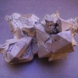 Hematites pseudo Magnetita<br />Volcán Payún Matru, Malargüe, Departamento Malargüe, Provincia Mendoza, Argentina<br />7,5 x 5,5 x 5 cm<br /> (Autor: Antonio Alcaide)