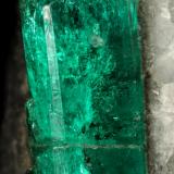 Beryl (variety emerald), Calcite<br />Chivor mining district, Municipio Chivor, Eastern Emerald Belt, Boyacá Department, Colombia<br />22x33x38mm, xl=25x7mm<br /> (Author: Fiebre Verde)