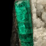 Beryl (variety emerald), Calcite<br />Chivor mining district, Municipio Chivor, Eastern Emerald Belt, Boyacá Department, Colombia<br />22x33x38mm, xl=25x7mm<br /> (Author: Fiebre Verde)