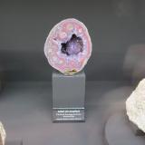 Quartz (variety agate and amethyst)<br />Karrenberg Quarry, Reichweiler, Kusel, Altenglan, Rhineland-Palatinate/Rheinland-Pfalz, Germany<br />Specimen size ~ 15 cm<br /> (Author: Tobi)