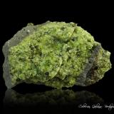 Forsterita (variedad peridoto)<br />Peridot Mesa, San Carlos, Reserva India San Carlos, Condado Gila, Arizona, USA<br />100 x 65 x 64 mm.<br /> (Autor: Rafael Galiana)