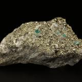 Beryl (variety emerald), Calcite, PyriteChivor (distrito minero), Mina El Acuario, Municipio Chivor, Cinturón Esmeraldífero Oriental, Departamento Boyacá, Colombia92x41x52mm, main xl=4mm (Author: Fiebre Verde)