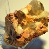 Albita, Microclina, Cuarzo (variedad cuarzo ahumado)Can Súria Quarry (Guixeres Quarry), Maçanet de la Selva, Comarca La Selva, Gerona / Girona, Catalonia / Catalunya, SpainMedidas pieza: 7x4,5x3,8 cm (Autor: Sergio Pequeño)