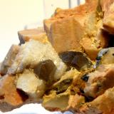 Albita, Microclina, Cuarzo (variedad cuarzo ahumado)Can Súria Quarry (Guixeres Quarry), Maçanet de la Selva, Comarca La Selva, Gerona / Girona, Catalonia / Catalunya, SpainMedidas pieza: 8,3x5x4,5 cm (Autor: Sergio Pequeño)