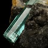 Beryl (variety emerald), Calcite<br />Muzo mining district, Western Emerald Belt, Boyacá Department, Colombia<br />62x27x39mm, original xl=25mm<br /> (Author: Fiebre Verde)