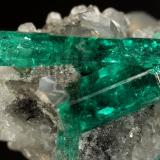 Beryl (variety emerald), Calcite, Dolomite, Pyrite<br />La Pita mining district, Cunas Mine, Municipio Maripí, Western Emerald Belt, Boyacá Department, Colombia<br />28x33x28mm, main xls=18mm & 9mm<br /> (Author: Fiebre Verde)