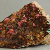 Cuprita (variedad calcotriquita)<br />Mina Chengmenshan, Jiujiang Co., Prefectura Jiujiang, Provincia Jiangxi, China<br />55x33x37 mm<br /> (Autor: Juan Espino)