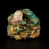 Beryl (variety emerald), Albite (variety cleavelandite), Calcite, Apatite<br />Colombia<br />37x18x33mm<br /> (Author: Fiebre Verde)