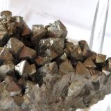 ArsenopiritaDistrito minero Huaron, Distrito Huayllay, Provincia Pasco, Departamento Pasco, PerúMedidas pieza: 3,8x3,2x2,5 cm (Autor: Sergio Pequeño)