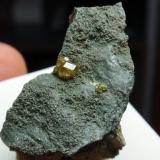 Andradita (variedad topazolita)<br />Mina Yellow Cat, New Idria, Distrito New Idria, Montes Diablo, Condado San Benito, California, USA<br />20x25 mm<br /> (Autor: Ignacio)