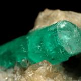 Beryl (variety emerald), Calcite, Pyrite<br />Chivor mining district, Municipio Chivor, Eastern Emerald Belt, Boyacá Department, Colombia<br />56x63x43mm, xl=30x7mm<br /> (Author: Fiebre Verde)