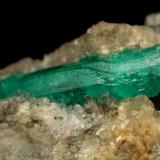 Beryl (variety emerald), Calcite, PyriteChivor (distrito minero), Municipio Chivor, Cinturón Esmeraldífero Oriental, Departamento Boyacá, Colombia56x63x43mm, xl=30x7mm (Author: Fiebre Verde)