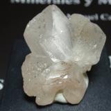 Cerusita<br />Mina Tsumeb, Tsumeb, Región Otjikoto, Namibia<br />25x25 mm<br /> (Autor: Ignacio)