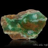Cuarzo (variedad calcedonia, variedad crisoprasa)Mina Crisoprasa Yerilla, Lago Raeside, Yerilla Station, Goldfields-Esperance, Condado Menzies, Australia Occidental, Australia98 x 58 x 38 mm. (Autor: Rafael Galiana)
