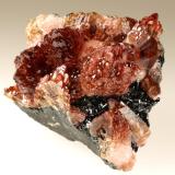 Rhodochrosite, ManganiteZona minera N'Chwaning, Kuruman, Kalahari manganese field (KMF), Provincia Septentrional del Cabo, Sudáfrica38x39x28mm (Author: Fiebre Verde)