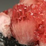 Rhodochrosite, ManganiteMina N'chwaning I, Zona minera N'Chwaning, Kuruman, Kalahari manganese field (KMF), Provincia Septentrional del Cabo, Sudáfrica39x29x27mm (Author: Fiebre Verde)