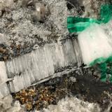 Beryl (variety emerald), Calcite, PyriteLa Pita (distrito minero), Mina Cunas, Municipio Maripí, Cinturón Esmeraldífero Occidental, Departamento Boyacá, Colombia80x40x90mm - xls up to 8mm (Author: Fiebre Verde)