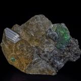Quartz, Beryl (variety emerald)<br />Rist Mine, Hiddenite, Alexander County, North Carolina, USA<br />3.3 x 3.3 x 1.6 cm<br /> (Author: am mizunaka)