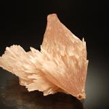 Strontianite<br />Minerva I Mine, Ozark-Mahoning group, Cave-in-Rock Sub-District, Hardin County, Illinois, USA<br />4.0 x 4.5 cm<br /> (Author: crosstimber)