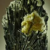 Stibnite with BarIte and CalciteMina Baia Sprie, Baia Sprie, Maramures, Rumanía11 x 6.5 cm (Author: Deyu)