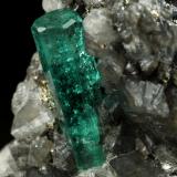 Beryl (variety emerald), Calcite, Dolomite, Pyrite<br />Chivor mining district, Municipio Chivor, Eastern Emerald Belt, Boyacá Department, Colombia<br />31x56x28mm, xl=19x6mm<br /> (Author: Fiebre Verde)