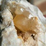 Calcita sobre DolomitaCantera Carrozal, Villanueva de la Tercia, Villamanín, Comarca Los Argüellos, León, Castilla y León, España9 cm x 5 cm (Autor: Javi Llamazares)