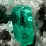 Beryl (variety emerald), Calcite, Dolomite<br />Coscuez mining district, Municipio San Pablo de Borbur, Western Emerald Belt, Boyacá Department, Colombia<br />85x50x50mm, xl=10mm<br /> (Author: Fiebre Verde)