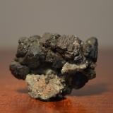 Bornita y CuarzoMina Dzhezkazgan, Dzhezkazgan, Región Karaganda, Kazajstán5''3 x 3''7 x 3 cm. (Autor: Gonzalo Sáez)