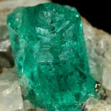 Beryl (variety emerald), Calcite, PyriteChivor (distrito minero), Municipio Chivor, Cinturón Esmeraldífero Oriental, Departamento Boyacá, Colombia35x23x20mm, xl=9mm (Author: Fiebre Verde)