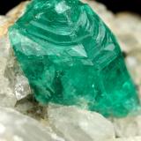 Beryl (variety emerald), Calcite, PyriteChivor (distrito minero), Municipio Chivor, Cinturón Esmeraldífero Oriental, Departamento Boyacá, Colombia35x23x20mm, xl=9mm (Author: Fiebre Verde)