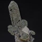 Quartz, Aegirine, Feldspar<br />Mount Malosa, Zomba District, Malawi<br />5.3 x 2.5 cm<br /> (Author: am mizunaka)