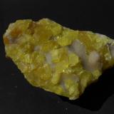 Azufre y Aragonito<br />Provincia Agrigento (Girgenti), Sicilia, Italia<br />9 x 5,5 x 4,5 cm<br /> (Autor: Antonio Alcaide)