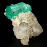 Beryl (variety emerald), Calcite, Dolomite<br />Chivor mining district, Municipio Chivor, Eastern Emerald Belt, Boyacá Department, Colombia<br />30x28x27mm, xl=17x8.5mm<br /> (Author: Fiebre Verde)