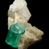 Beryl (variety emerald), Calcite, Dolomite<br />Chivor mining district, Municipio Chivor, Eastern Emerald Belt, Boyacá Department, Colombia<br />30x28x27mm, xl=17x8.5mm<br /> (Author: Fiebre Verde)