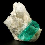 Beryl (variety emerald), Calcite, Dolomite<br /><br />30x28x27mm, xl=17x8.5mm<br /> (Author: Fiebre Verde)