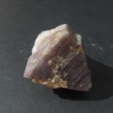 Espinela<br />Sar-e Sang, Valle Koksha, Distritos Khash & Kuran Wa Munjan, Provincia Badakhshan, Afganistán<br />4 x 3,5 x 3,5 cm<br /> (Autor: Antonio Alcaide)