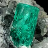 Beryl (variety emerald), Calcite<br />Chivor mining district, Municipio Chivor, Eastern Emerald Belt, Boyacá Department, Colombia<br />43x24x24mm, xl=15x8mm<br /> (Author: Fiebre Verde)