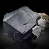 Magnetite<br />Huanggang Mines, Hexigten Banner (Kèshíkèténg Qí), Chifeng (Ulanhad), Inner Mongolia Autonomous Region, China<br />14,0	x	11,0	x	8,0	cm<br /> (Author: MIM Museum)
