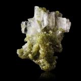 Wollastonite on Vesuvianite<br />Jeffrey Mine, Asbestos, Les Sources RCM, Estrie, Québec, Canada<br />6,0	x	3,0	x	6,5	cm<br /> (Author: MIM Museum)