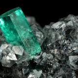 Beryl (variety emerald), Calcite<br />La Pita mining district, Municipio Maripí, Western Emerald Belt, Boyacá Department, Colombia<br />27x34x10mm, xl=10x4.5mm<br /> (Author: Fiebre Verde)