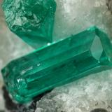 Beryl (variety emerald), Calcite<br />Gachalá mining district, Municipio Gachalá, Eastern Emerald Belt, Cundinamarca Department, Colombia<br />39x27x25mm, main xl=11mm<br /> (Author: Fiebre Verde)