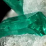 Beryl (variety emerald), Calcite<br />Gachalá mining district, Municipio Gachalá, Eastern Emerald Belt, Cundinamarca Department, Colombia<br />39x27x25mm, main xl=11mm<br /> (Author: Fiebre Verde)