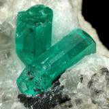 Beryl (variety emerald), Calcite<br />Gachalá mining district, Municipio Gachalá, Eastern Emerald Belt, Cundinamarca Department, Colombia<br />39x27x25mm, main xl=11mm<br /> (Author: Fiebre Verde)