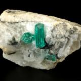 Beryl (variety emerald), Calcite<br />Gachalá mining district, Municipio Gachalá, Eastern Emerald Belt, Cundinamarca Department, Colombia<br />39x27x25mm, main xl=11mm<br /> (Author: Fiebre Verde)