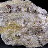 Almandino (Grupo Granate)Carmina Mine, Llançà, Comarca Alt Empordà, Gerona / Girona, Catalonia / Catalunya, Spain7 x 5 x 0,5 cm (Autor: Javier Rodriguez)