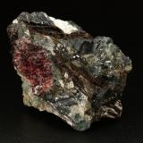 Rastsvetaevite, Fenaksite, Delhayelite, Lamprophyllite. AegirineMacizo Khibiny, Península Kola, Murmanskaja Oblast, Región del Norte, Rusia72x47x47mm (Author: Fiebre Verde)